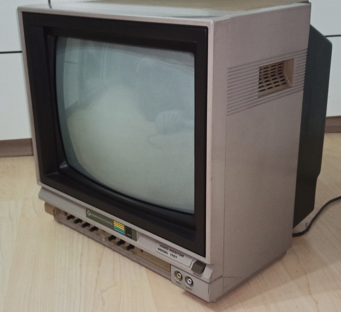 1702 Monitor – Retro IT