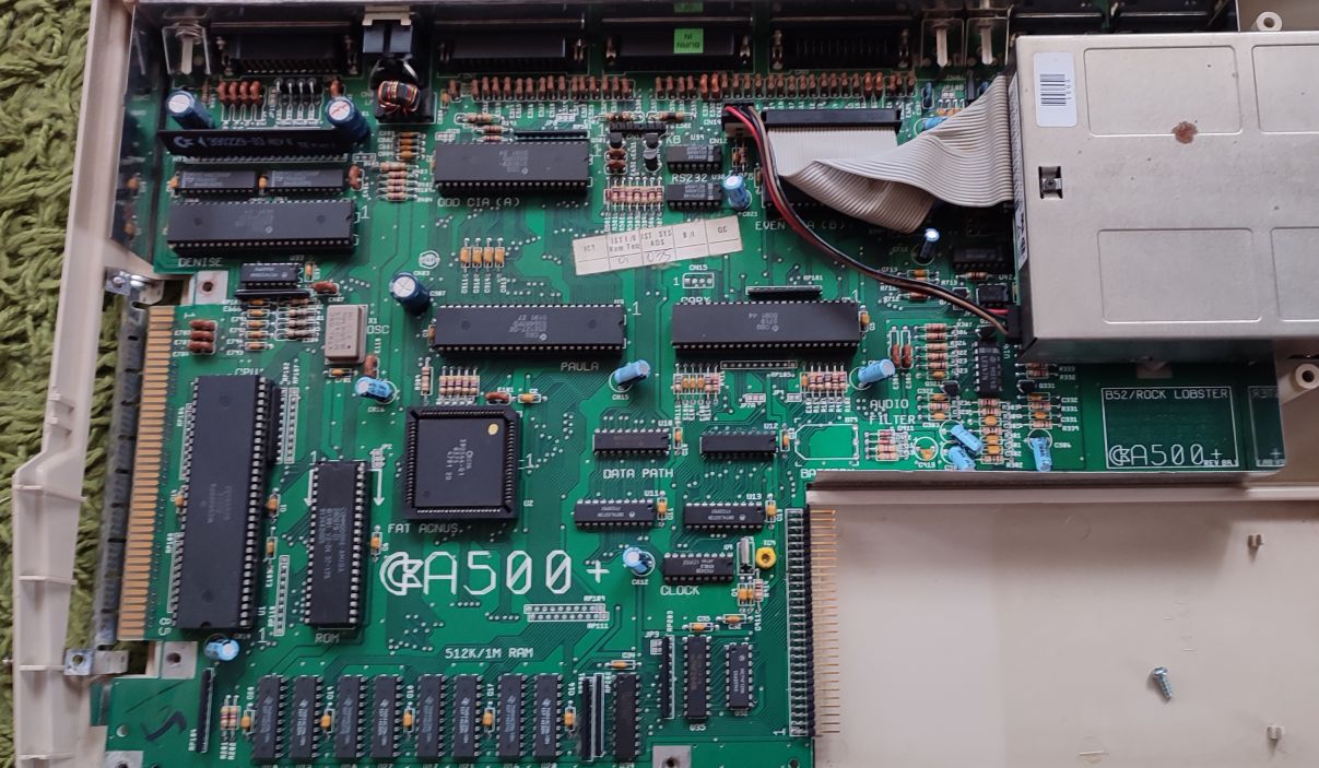 Amiga 500 Plus dobozában – Retro IT