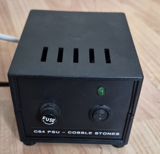 Modern C64 táp